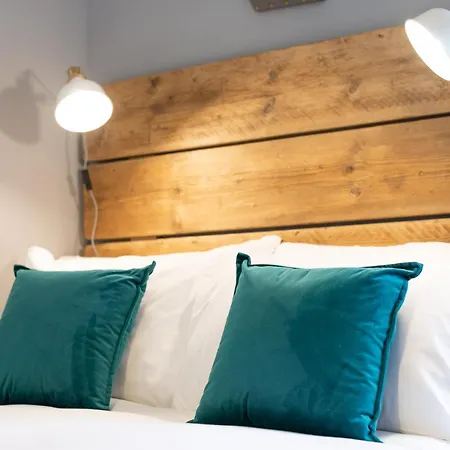 Book Now - Tv In Every Bedroom! Swansea Exterior photo