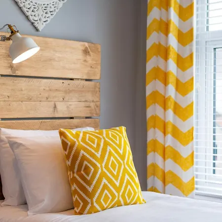 Book Now - Tv In Every Bedroom! Swansea Exterior photo