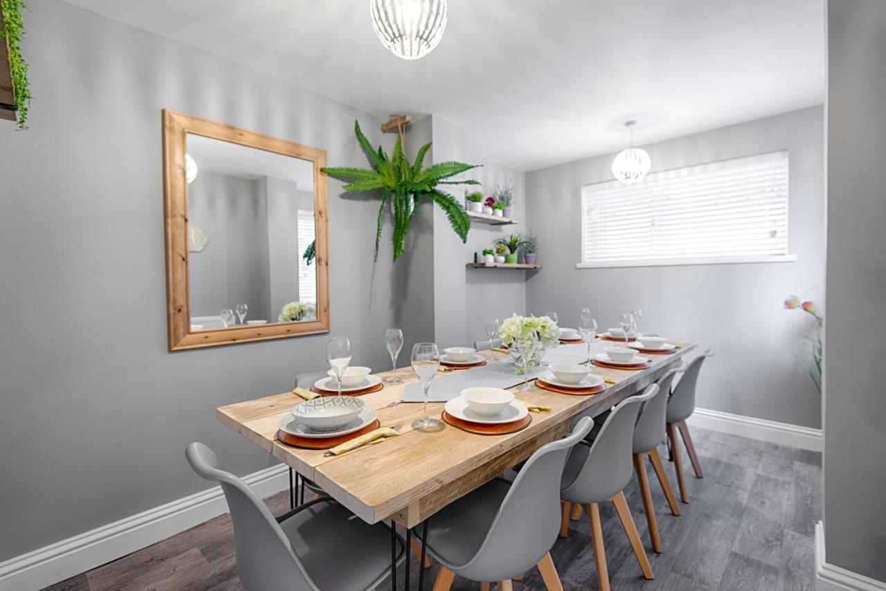 Holiday home Book Now - Tv In Every Bedroom! Swansea