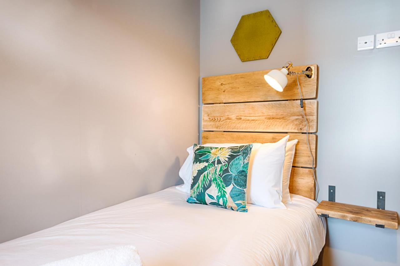 Book Now - Tv In Every Bedroom!