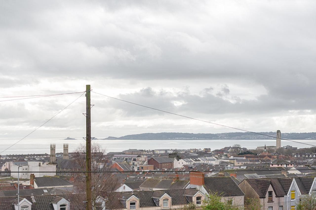 Holiday home Book Now - Tv In Every Bedroom! Swansea